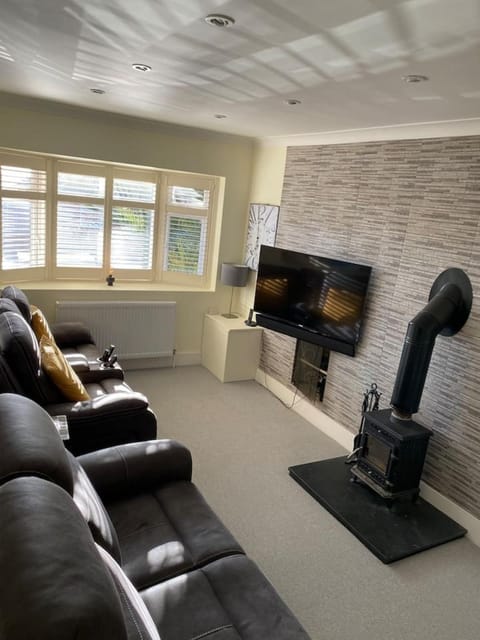 Sunny 4 bedroom detached chalet bungalow Haus in Portsmouth