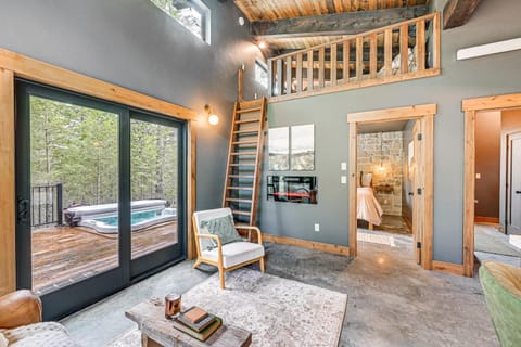 Modern Polson Cabin with Deck Near Flathead Lake! Maison in Flathead Lake