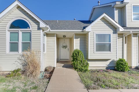 Wichita Townhome with Patio 9 Mi to Downtown! House in Wichita