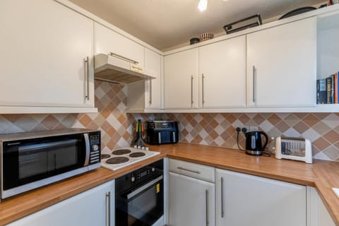 Kitchen or kitchenette, minibar, pet friendly, stove, toaster