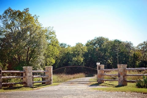 Riverfront Home On 40 Acres W Firepit, Hot Tub House in Wimberley