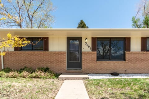 Dog-Friendly, Centrally Located 2BR/1BA near City Parks and Downtown! House in Colorado Springs