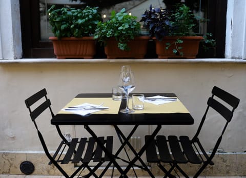 Patio, Dining area