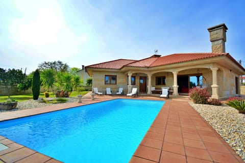 Property building, Garden, Garden view, Pool view, Swimming pool, sunbed