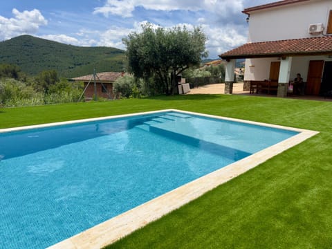 Property building, Spring, Day, Natural landscape, Garden, Garden view, Mountain view, Pool view, Swimming pool, sunbed