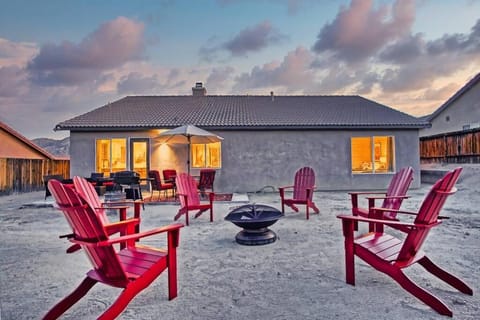 Property building, Patio, Dining area