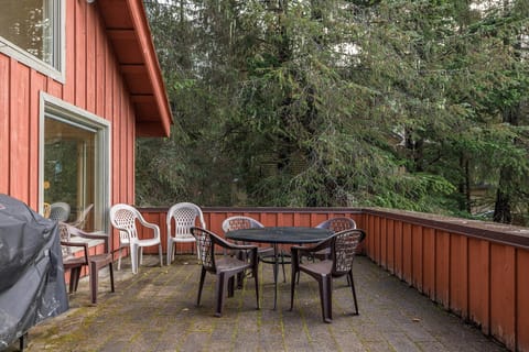 Mountain Creek Chalet House in Girdwood