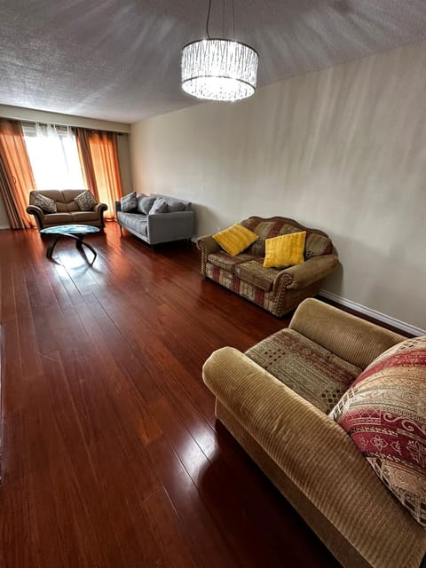 Charming & Affordable Private Room Near Plaza Restaurant & Gym 4 Vacation rental in Brampton