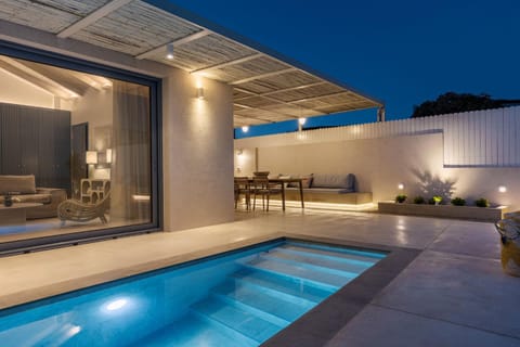 Night, Balcony/Terrace, Seating area, Swimming pool