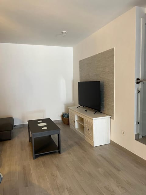 Communal lounge/ TV room, TV and multimedia