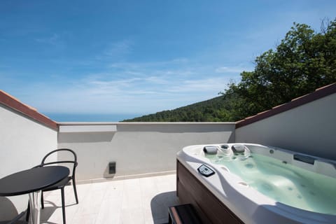 Day, Natural landscape, Hot Tub, Pool view