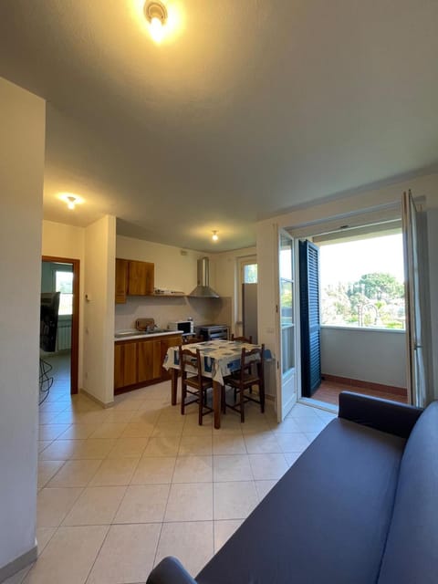 Kitchen or kitchenette, Living room, Dining area, minibar, pet friendly, stove