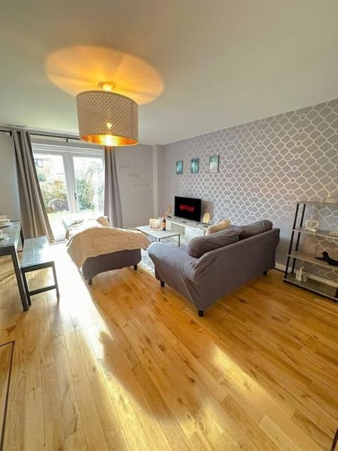 Luxury 3 Bedroom House With FREE Parking Apartment in Newcastle upon Tyne