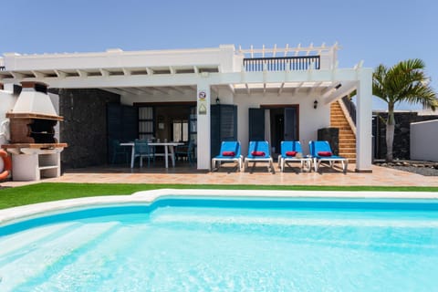 Pool view, Swimming pool, sunbed