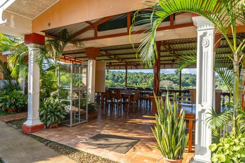 Villa Manolo Ocean and Forest View Hotel Alojamiento y desayuno in Puntarenas Province