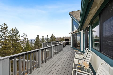 Starry Heights by AvantStay 6BDR Stunning Views House in Lake Arrowhead
