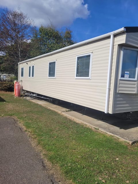 Highfield Grange Holiday Park Campground/ 
RV Resort in Clacton-on-Sea