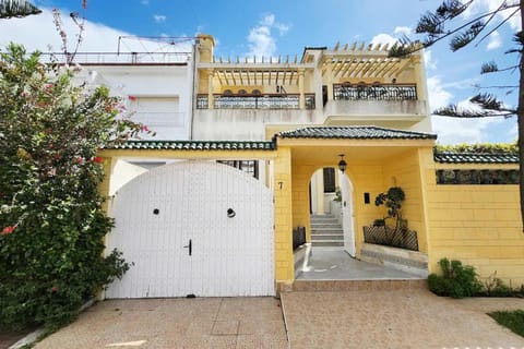 Property building, Facade/entrance, Balcony/Terrace