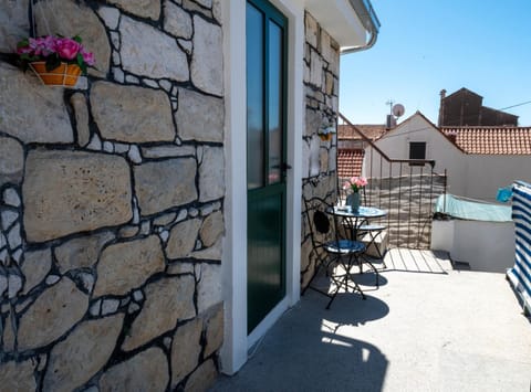 Patio, Day, Balcony/Terrace, Seating area