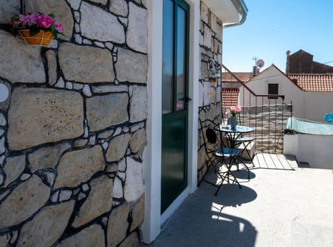 Patio, Day, Balcony/Terrace