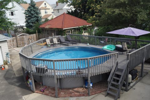 Patio, Swimming pool, sunbed