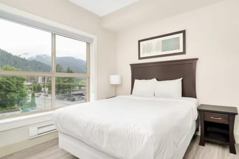 Lakeview Majesty: Lavish 7-BR Penthouse Retreat With Rooftop Panorama Copropriété in Harrison Hot Springs
