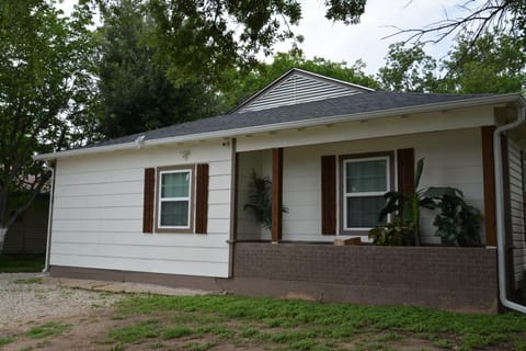 Duplex house 2216 Pine Street House in Grand Prairie