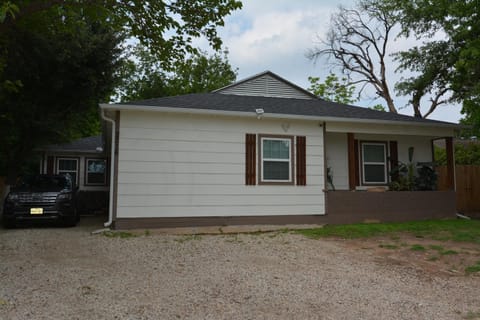 Duplex house 2216 Pine Street House in Grand Prairie