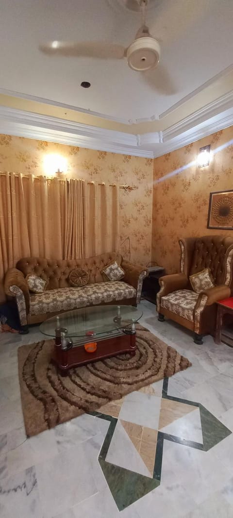 Maymar Holiday Home Maison in Karachi