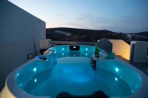 Seaview Mesonette with private Hot tub House in Mykonos, Mikonos 846 00, Greece