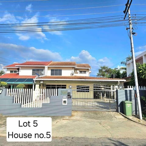 Sabah homestay 16pax stay near Imago 15minutes strong WiFi Gathering Environment house House in Kota Kinabalu