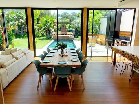 Day, Dining area, Pool view