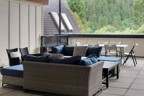Mountain Majesty: 7-BR Penthouse Perfection With Rooftop Bliss Apartment in Harrison Hot Springs