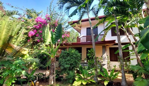 francia borjal 3-bedroom, 2 t&b shared apartment Bed and Breakfast in Puerto Princesa