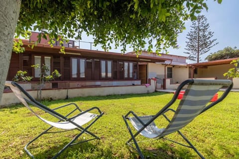 Property building, Day, Garden, Garden, Garden view, sunbed