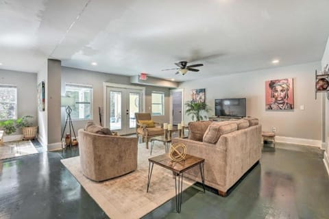 Merlyn's Cote D'azur Condo in Stone Mountain