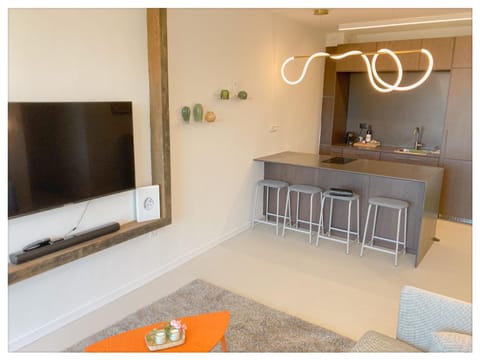 TV and multimedia, Kitchen or kitchenette, Living room, Seating area