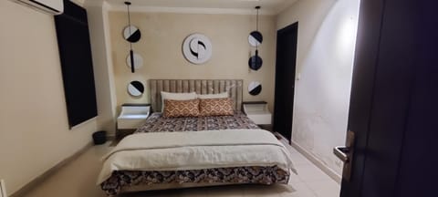 Property building, Bed, Photo of the whole room, Bedroom