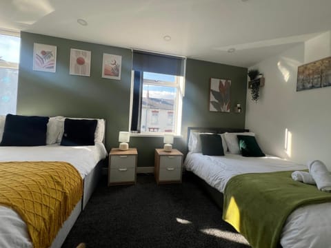 City Centre Location! For Business and Leisure! 5/6 Guests Apartment in Cardiff