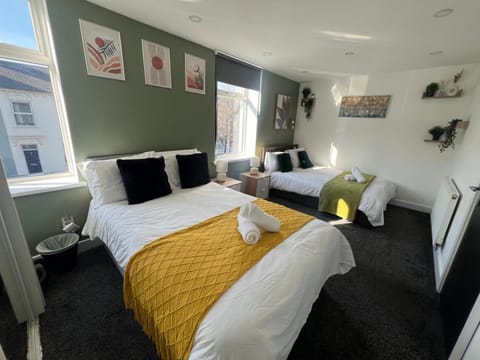 City Centre Location! For Business and Leisure! 5/6 Guests Apartment in Cardiff