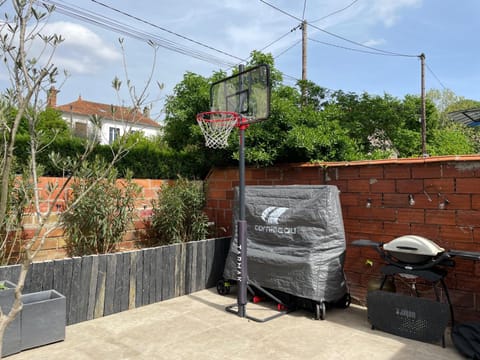 Maison de famille à Chatou - 20 mins RER Paris - Jusqu'à 7 personnes House in Chatou