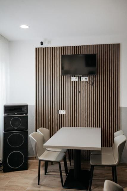 Communal lounge/ TV room, Seating area, Dining area, Communal kitchen