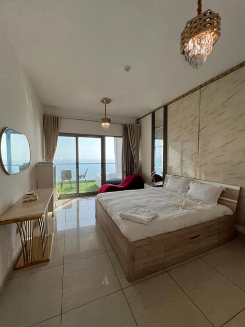 Bed, Photo of the whole room, Bedroom, Sea view, towels