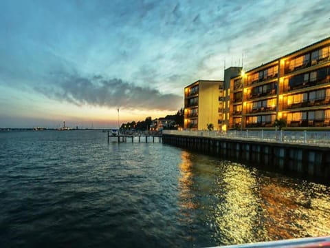 Pier 4 Hotel Hotel in Somers Point