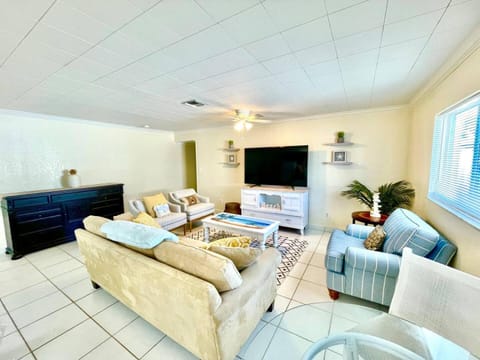 Tropical Tranquility In South Hutchinson Beach Condominio in Fort Pierce