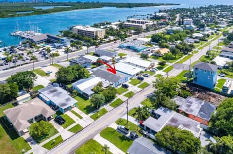 Tropical Tranquility In South Hutchinson Beach Apartment in Fort Pierce