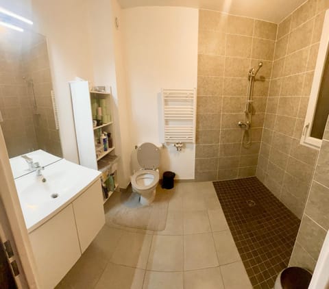 Chambre à louer avec salle de bain privative Urlaubsunterkunft in Poissy