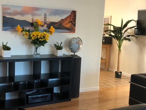 Apartment close to Tech Giants, fast internet Apartment in East Palo Alto