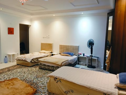 Fatih Hostel for Males نزل فاتح المشترك للرجال Hostel in Medina