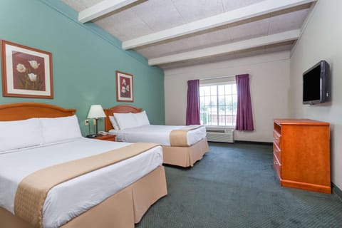 Days Inn & Suites by Wyndham Lexington Hotel in Lexington